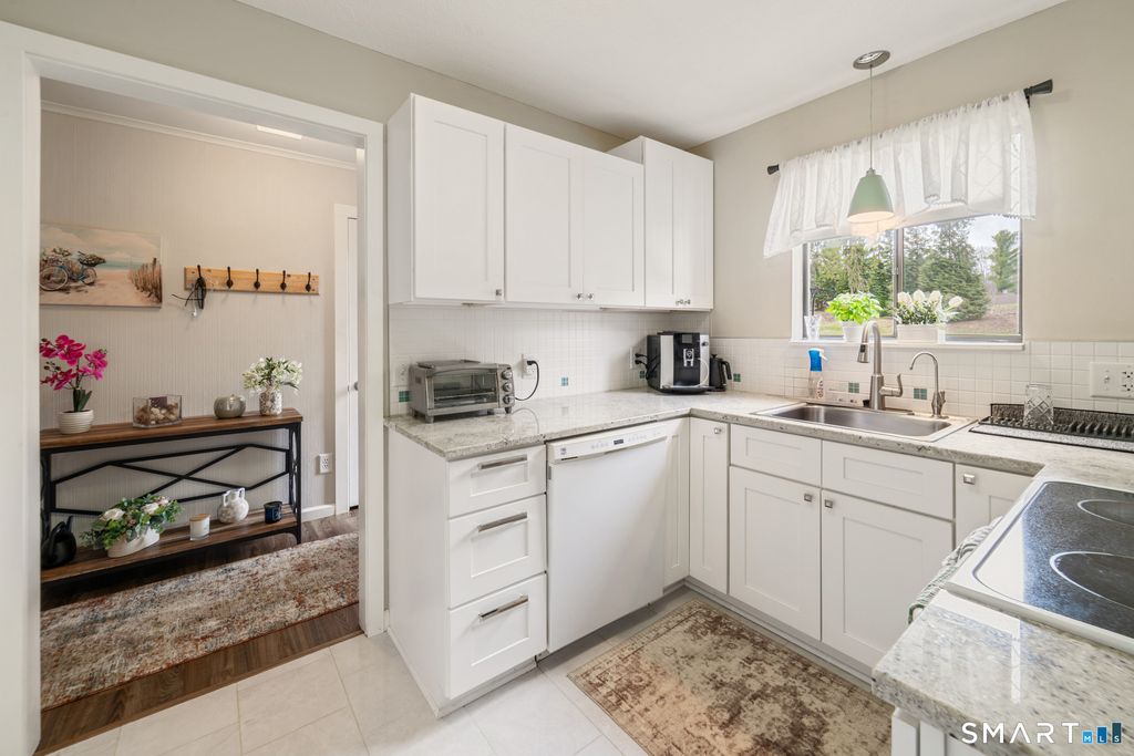 4 Heritage Village A, Southbury, CT 06488