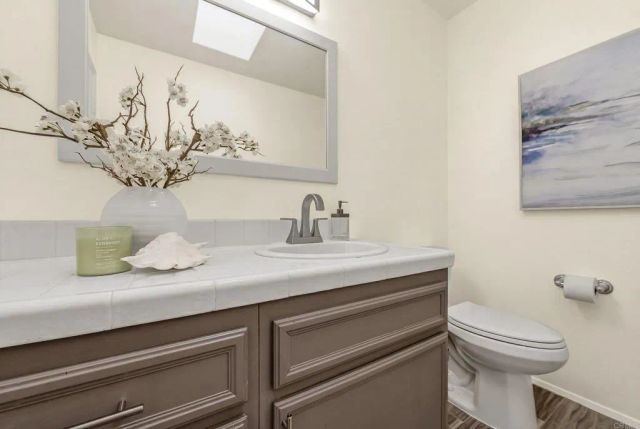 2807 Valley Vista Way, Oceanside, CA 92054