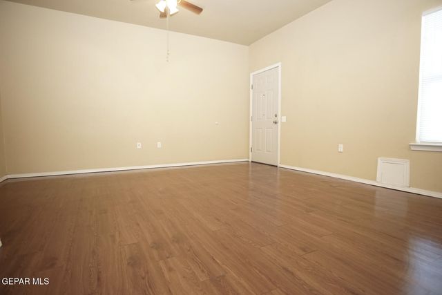 8685 N Loop Drive E2, El Paso, TX 79907