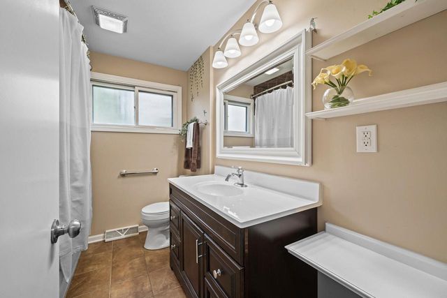 417 W Geneva STREET, Elkhorn, WI 53121