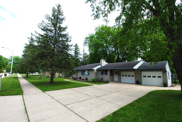 417 W Geneva STREET, Elkhorn, WI 53121