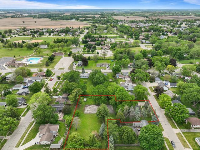 417 W Geneva STREET, Elkhorn, WI 53121