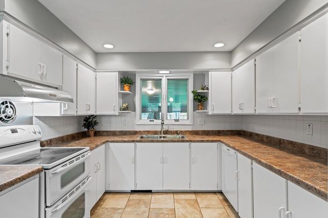417 W Geneva STREET, Elkhorn, WI 53121