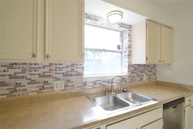 6219 Darlinghurst Drive, Houston, TX 77085