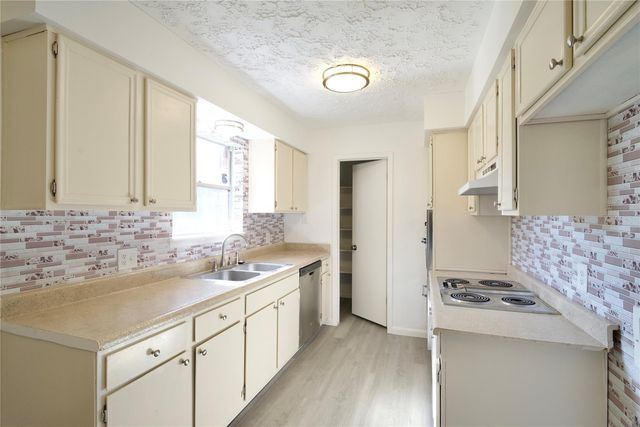 6219 Darlinghurst Drive, Houston, TX 77085