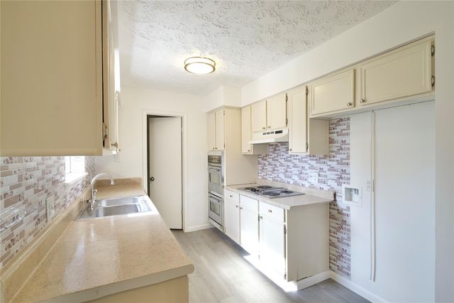 6219 Darlinghurst Drive, Houston, TX 77085