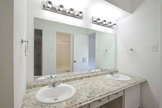 6219 Darlinghurst Drive, Houston, TX 77085