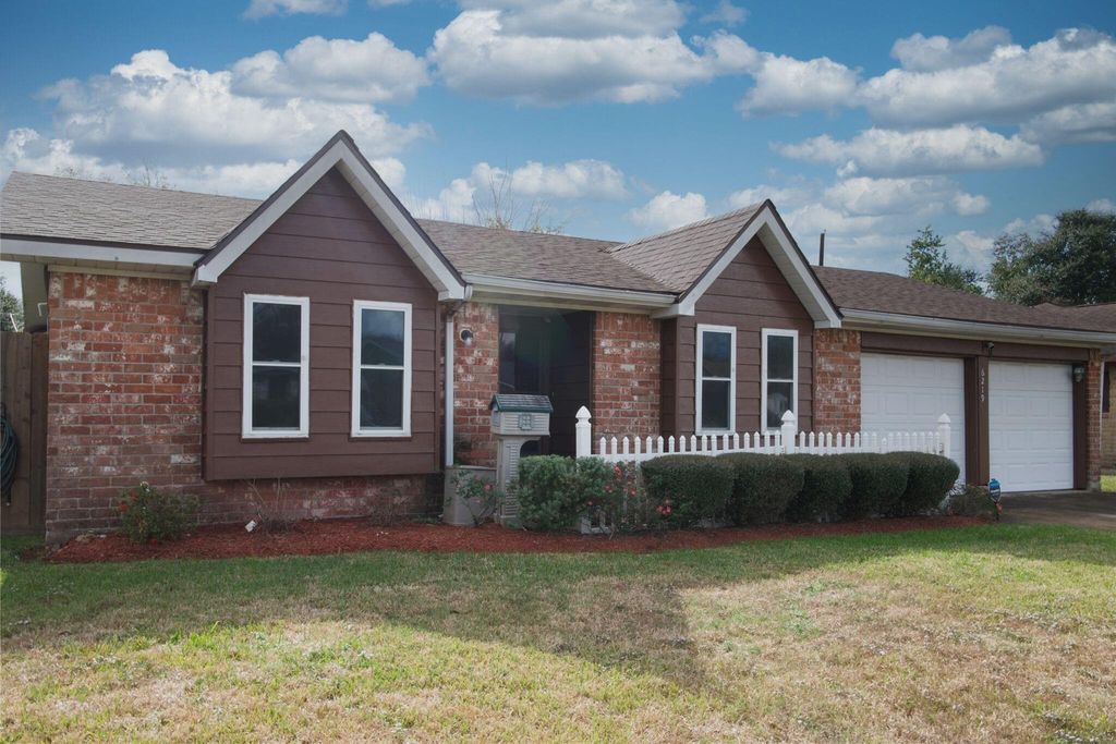 6219 Darlinghurst Drive, Houston, TX 77085