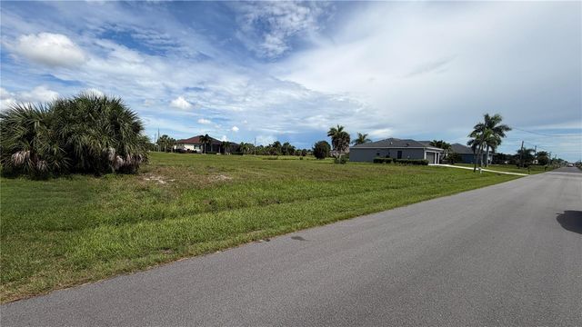 176 W PINE VALLEY LANE, Rotonda West, FL 33947