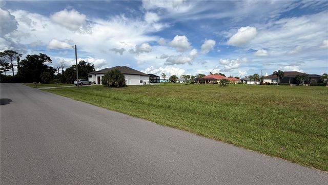 176 W PINE VALLEY LANE, Rotonda West, FL 33947
