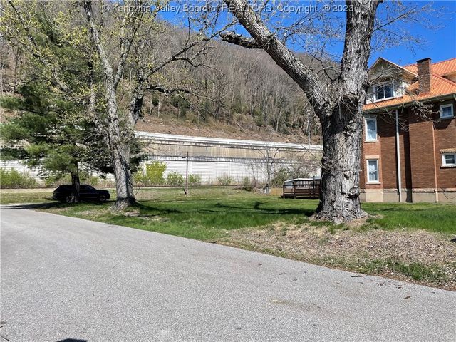 2402 Washington Street E, Charleston, WV 25311