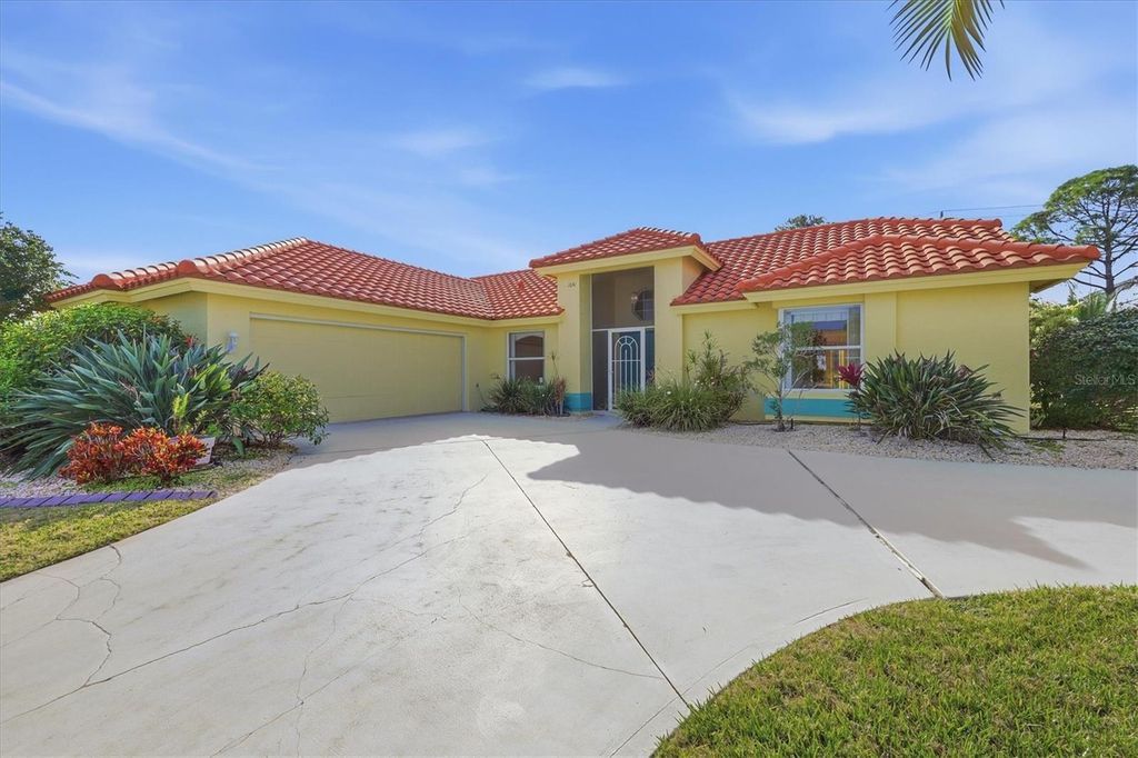 Image 2 of property listing at 1041 BECKLEY CIRCLE, Venice, FL 34292
