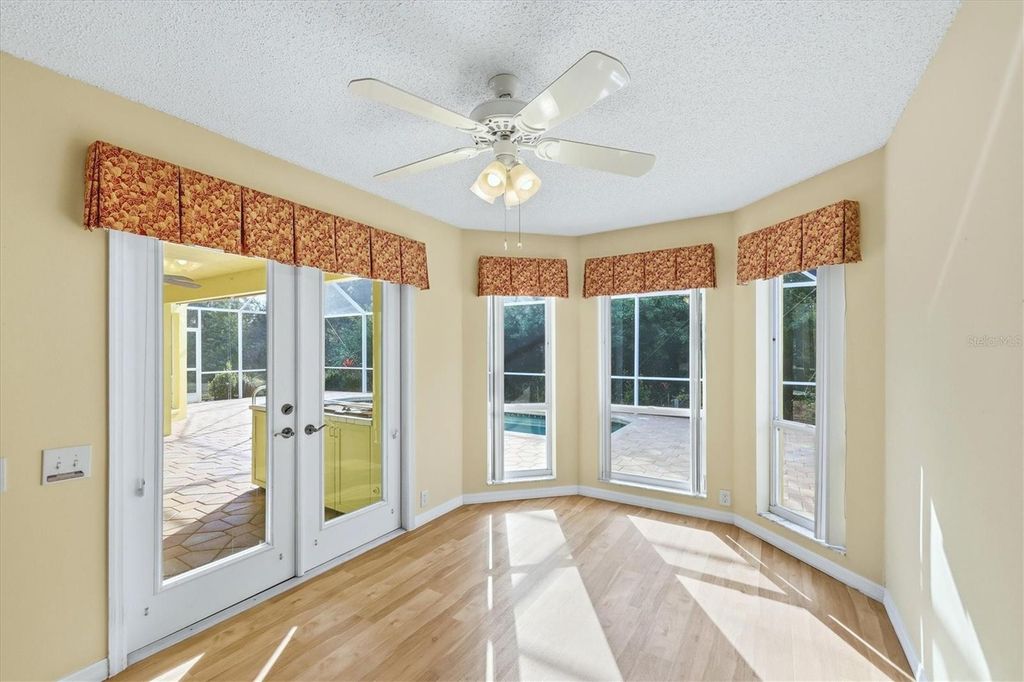 Image 18 of property listing at 1041 BECKLEY CIRCLE, Venice, FL 34292