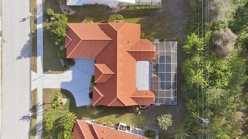 Image 35 of property listing at 1041 BECKLEY CIRCLE, Venice, FL 34292