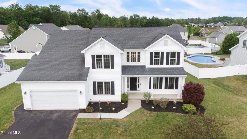 121 Bridle Path, Bethlehem, NY 12158