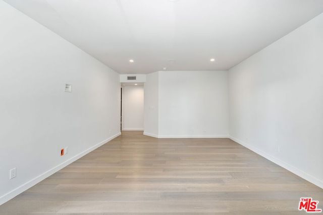 1129 Larrabee Street 6, West Hollywood, CA 90069