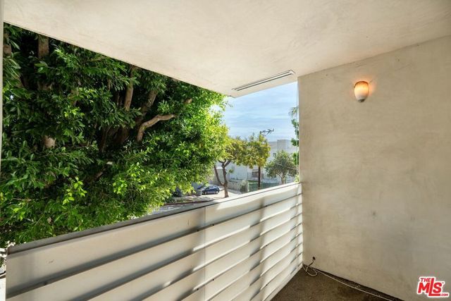 1129 Larrabee Street 6, West Hollywood, CA 90069