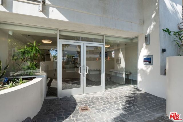 1129 Larrabee Street 6, West Hollywood, CA 90069