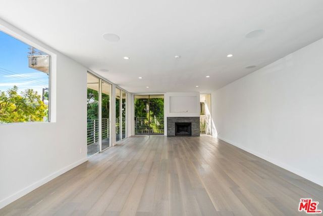 1129 Larrabee Street 6, West Hollywood, CA 90069