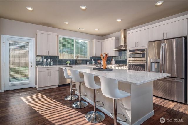 11821 82nd Place S, Seattle, WA 98178