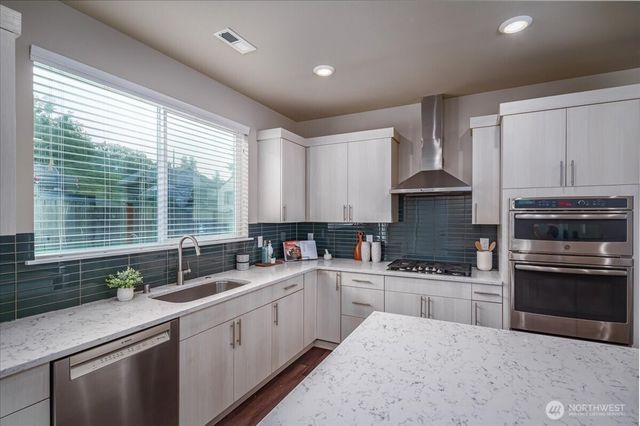 11821 82nd Place S, Seattle, WA 98178