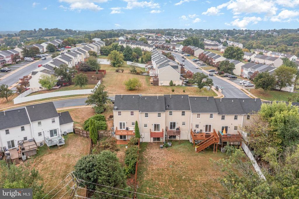 2625 WOODMONT DR, York, PA 17404