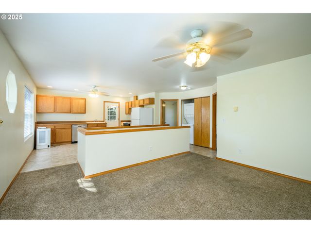 1411 Ne LOGAN St, Mc Minnville, OR 97128