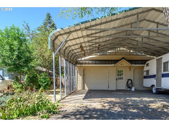 1411 Ne LOGAN St, Mc Minnville, OR 97128