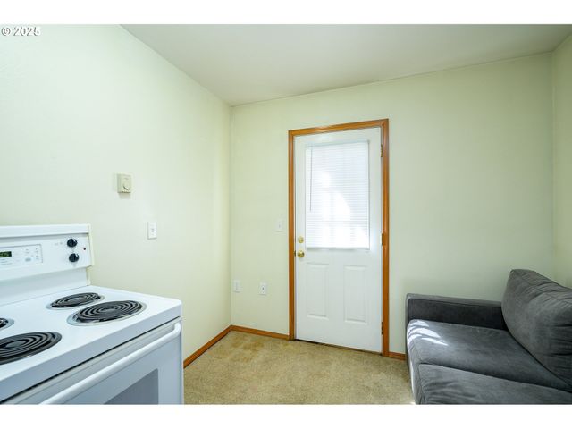 1411 Ne LOGAN St, Mc Minnville, OR 97128