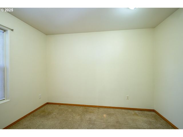 1411 Ne LOGAN St, Mc Minnville, OR 97128