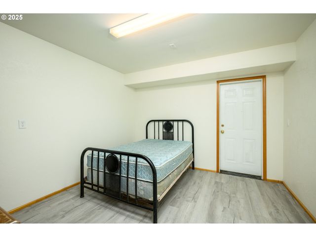 1411 Ne LOGAN St, Mc Minnville, OR 97128