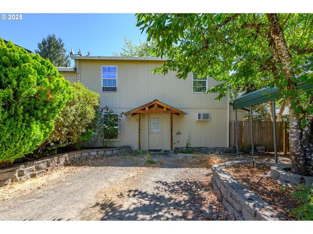 1411 Ne LOGAN St, Mc Minnville, OR 97128