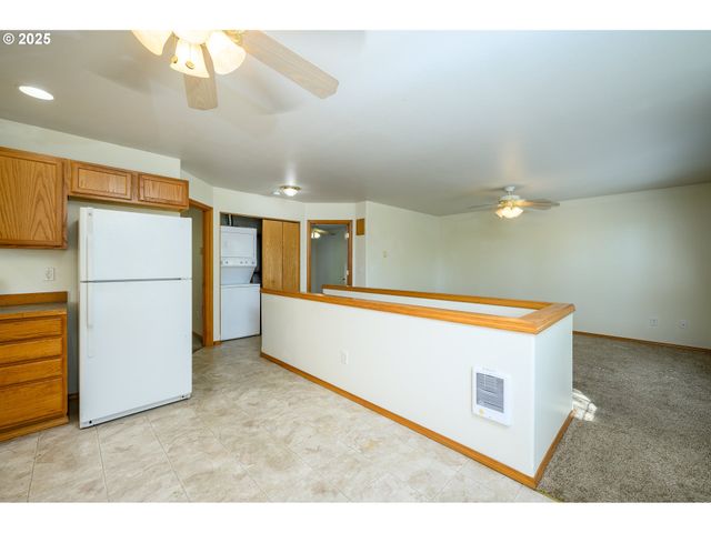 1411 Ne LOGAN St, Mc Minnville, OR 97128