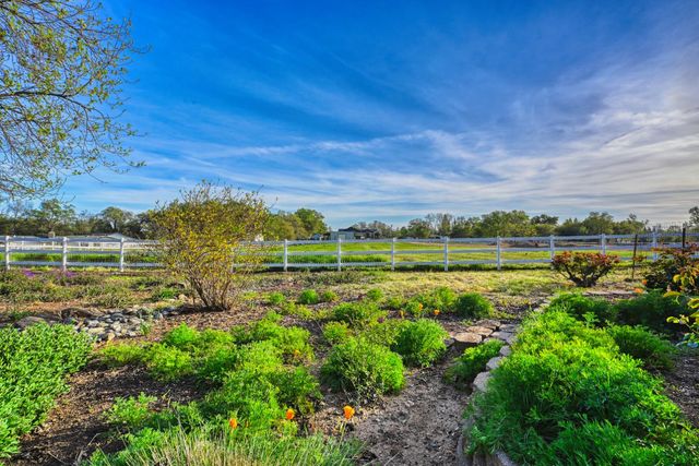 4835 Val Verde Rd, Loomis, CA 95650