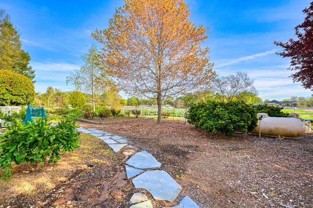 4835 Val Verde Rd, Loomis, CA 95650