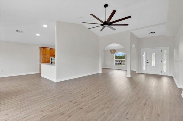 8 OAKRIDGE DRIVE, Frostproof, FL 33843