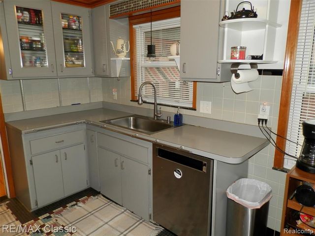 9209 Hemingway, Redford, MI 48239