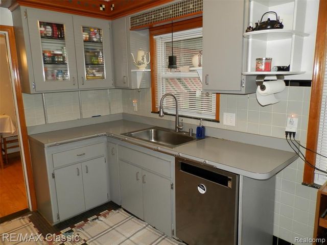 9209 Hemingway, Redford, MI 48239