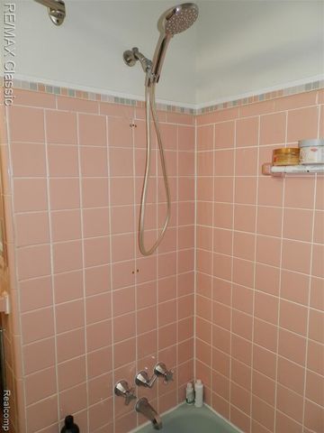 9209 Hemingway, Redford, MI 48239