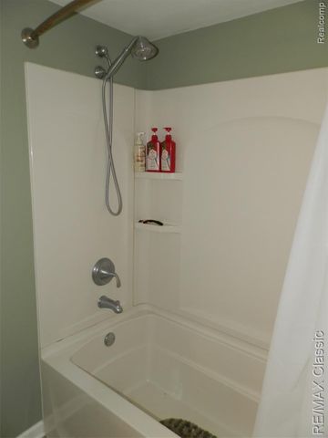 9209 Hemingway, Redford, MI 48239