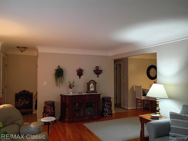 9209 Hemingway, Redford, MI 48239