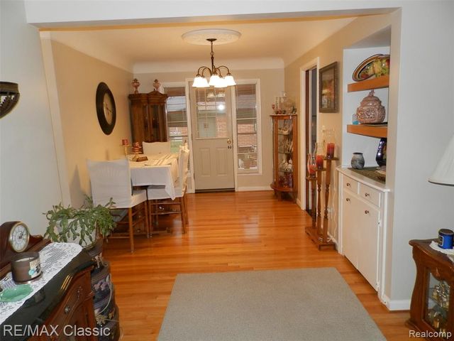 9209 Hemingway, Redford, MI 48239