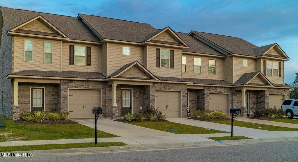 875 Reunion Place Circle, Biloxi, MS 39532