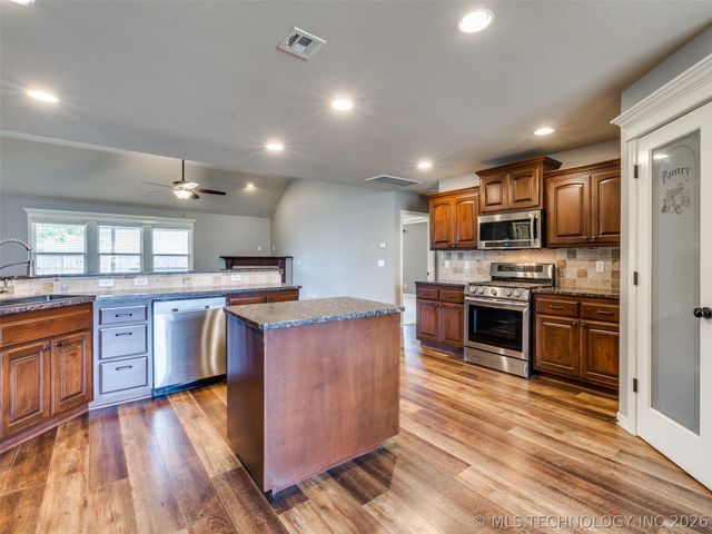 9225 N 143rd East Avenue, Owasso, OK 74055