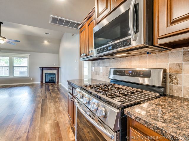9225 N 143rd East Avenue, Owasso, OK 74055