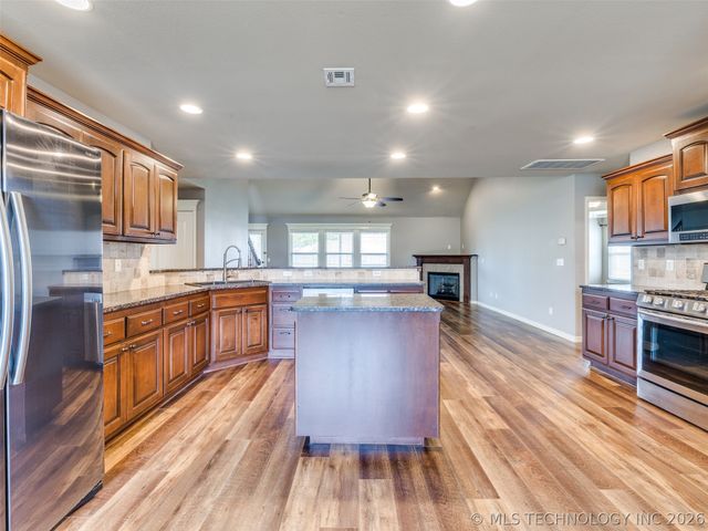 9225 N 143rd East Avenue, Owasso, OK 74055