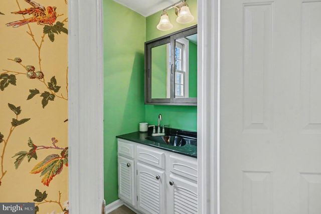 3 CARRIAGE WAY, Berwyn, PA 19312