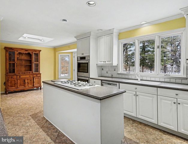 3 CARRIAGE WAY, Berwyn, PA 19312