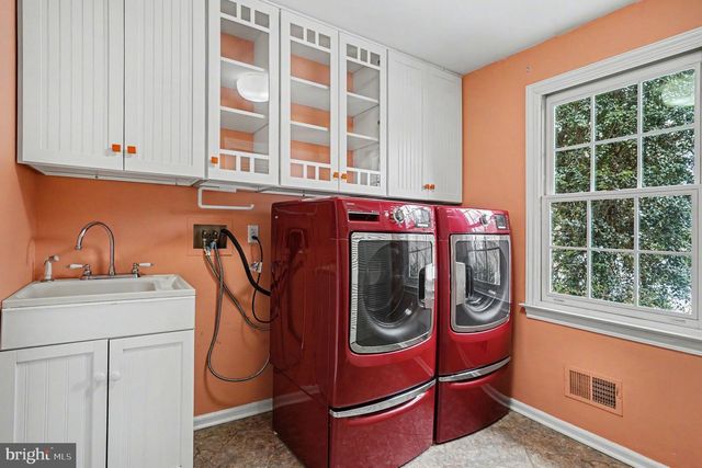 3 CARRIAGE WAY, Berwyn, PA 19312