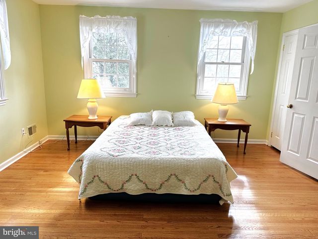 3 CARRIAGE WAY, Berwyn, PA 19312